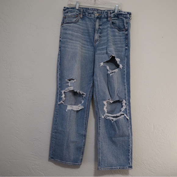 American Eagle Outfitters Denim - American Eagle Curvy 90’s Straight Distressed Jeans
